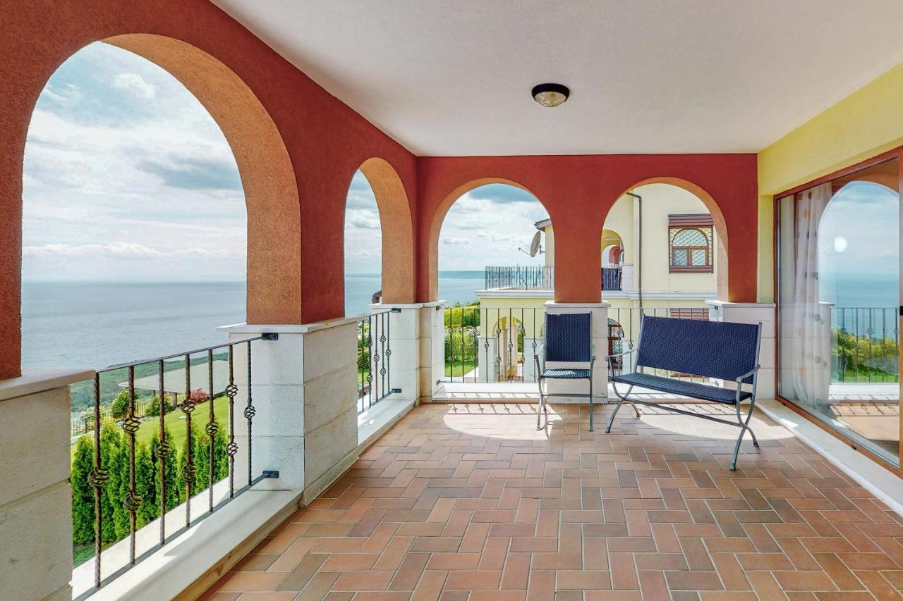 Lighthouse Luxe Estate Apart & Villas Balchik Exterior photo