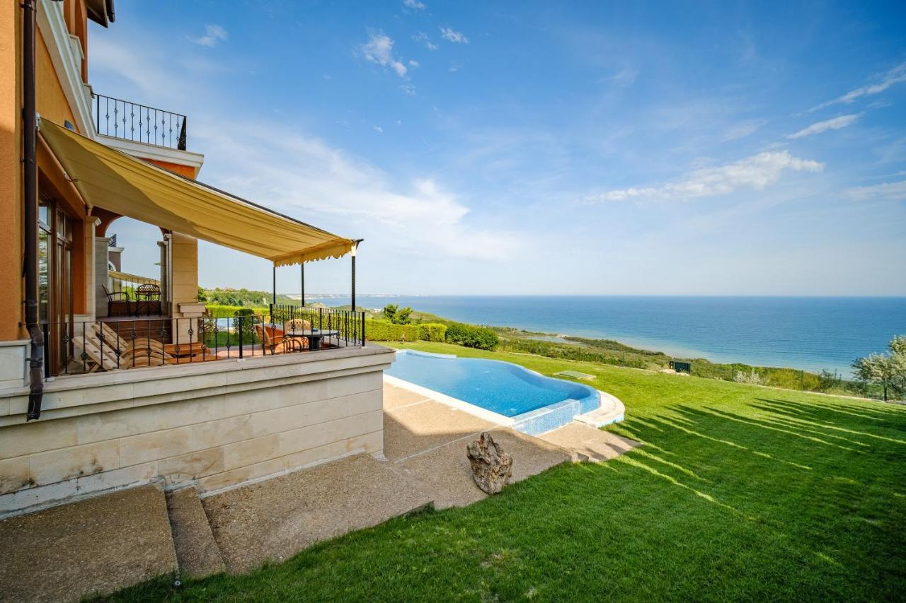 Lighthouse Luxe Estate Apart & Villas Balchik Exterior photo